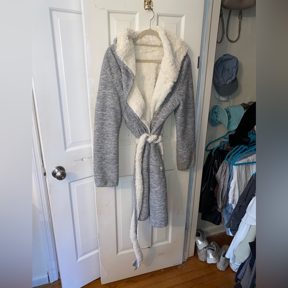 Reversible Ugg Robe - Picture 1 of 5